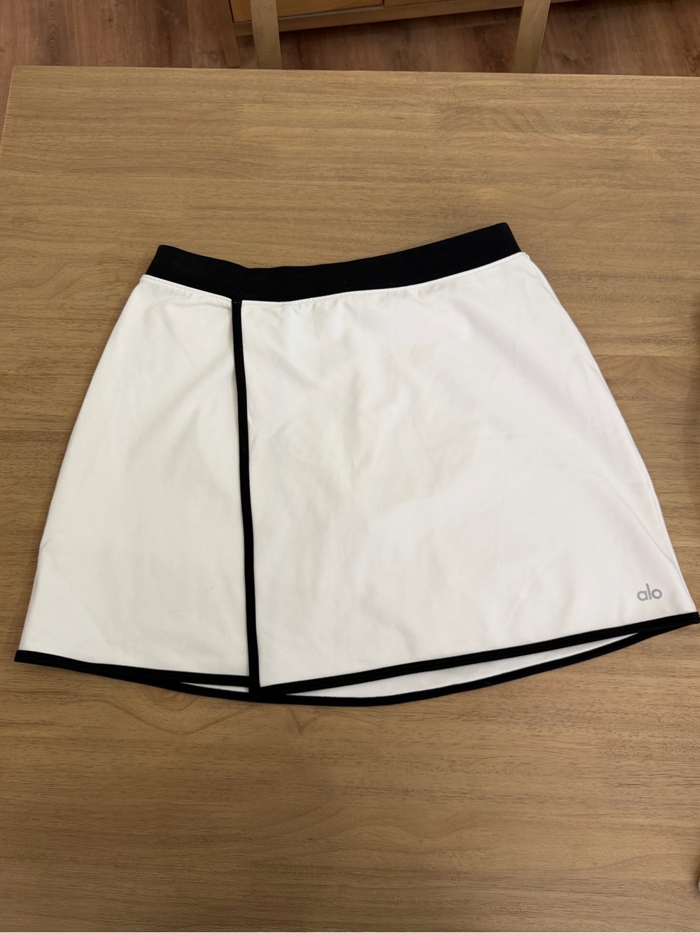 ALO Yoga White Mini Skort with Black Trim